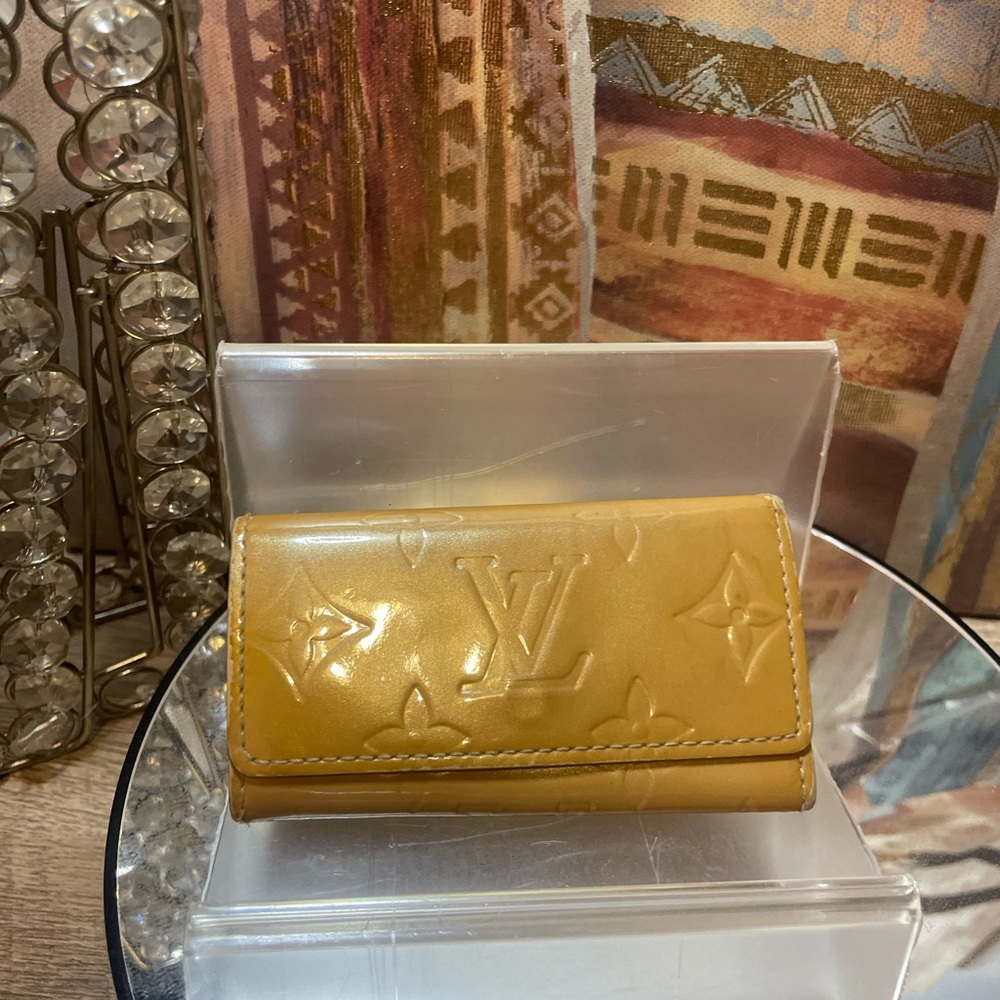LOUIS VUITTON tan brown 4 key case - Picture 1 of 7